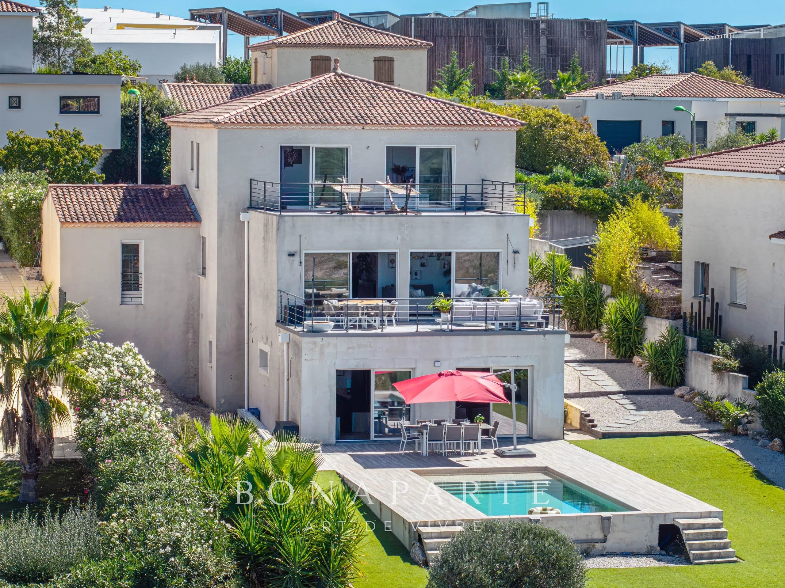JUVIGNAC - Contemporary villa on the hillside