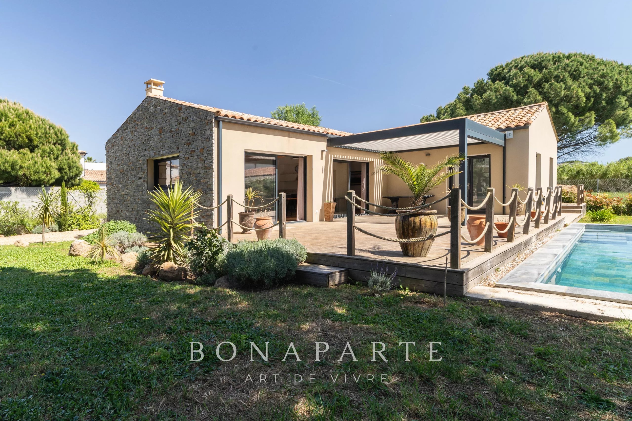 Single-story contemporary villa with pool 700 m from the beach – Rochelongue, Le Grau d’Agde
